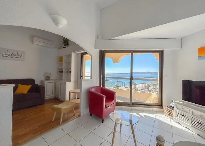 Appartement Vue Mer Et Front De Mer Avec Terrasse